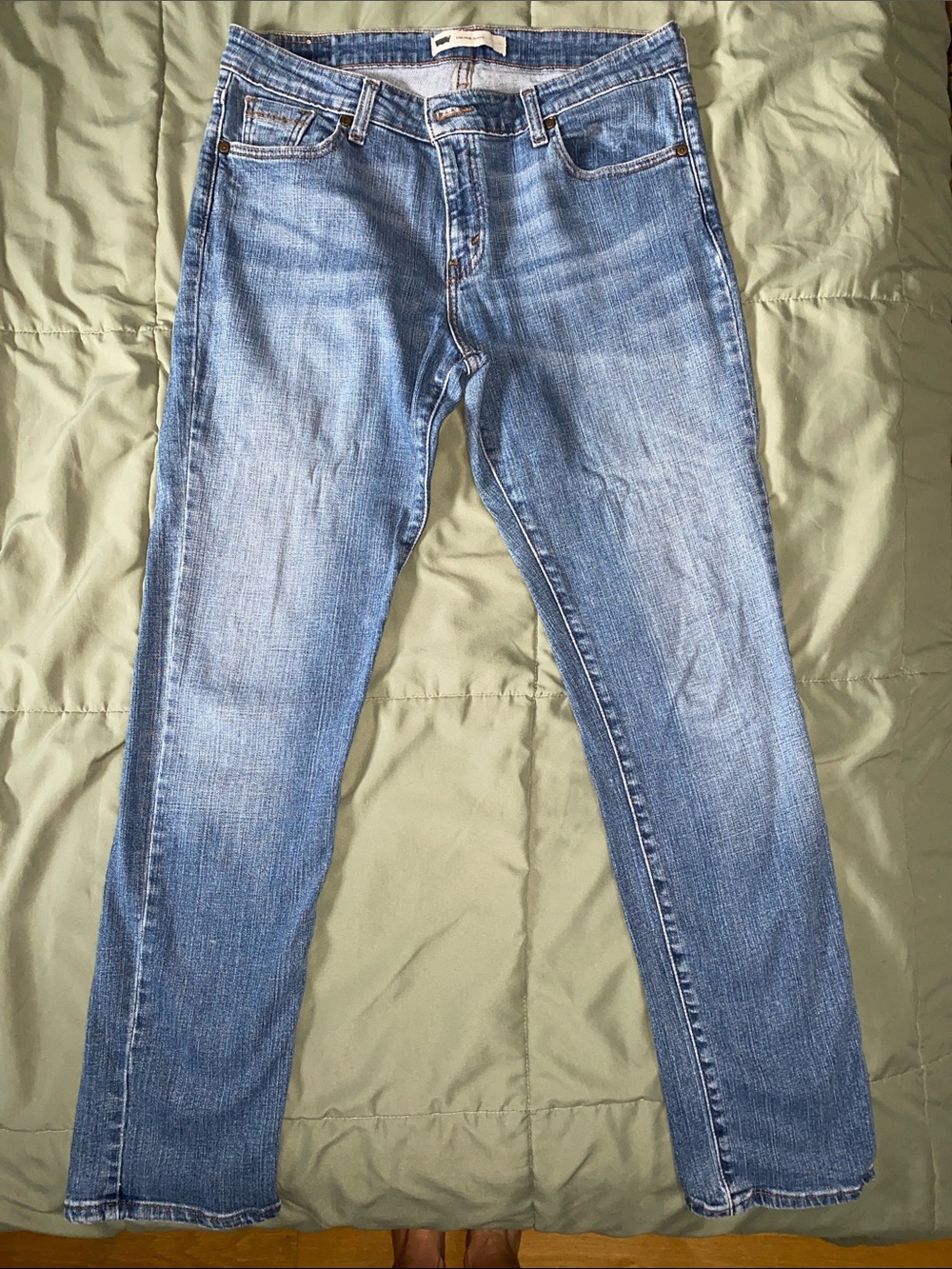 Levi's Women’s Medium Wash Blue Midrise Skinny Jeans